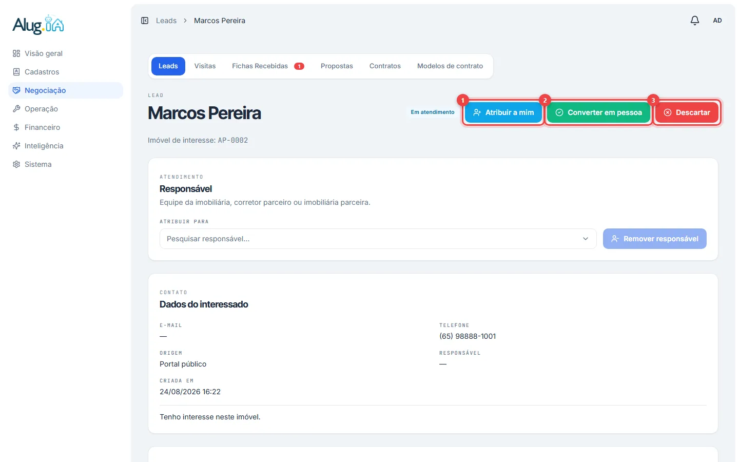 Botões Atribuir a mim, Converter em pessoa e Descartar na tela do lead